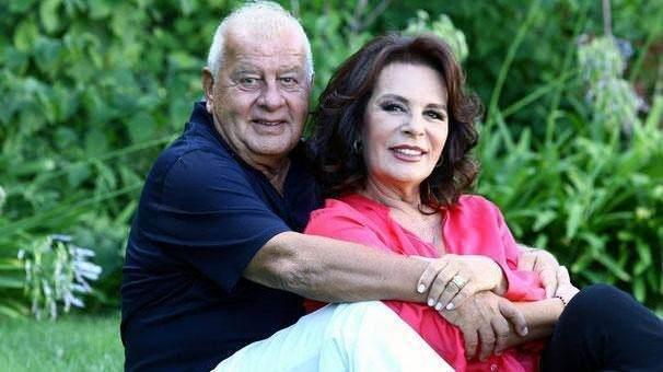 <strong>Zarafeti ve unutulmaz oyunculu�uyla milyonlar�n g�nl�nde taht kuran Ye�il�am y�ld�z� H�lya Ko�yi�it ve e�i Selim Soydan, ge�ti�imiz g�n Ne�e Berber'in sunumunu �stlendi�i "Soruyoruz" program�n�n canl� yay�n konu�u oldu.</strong>