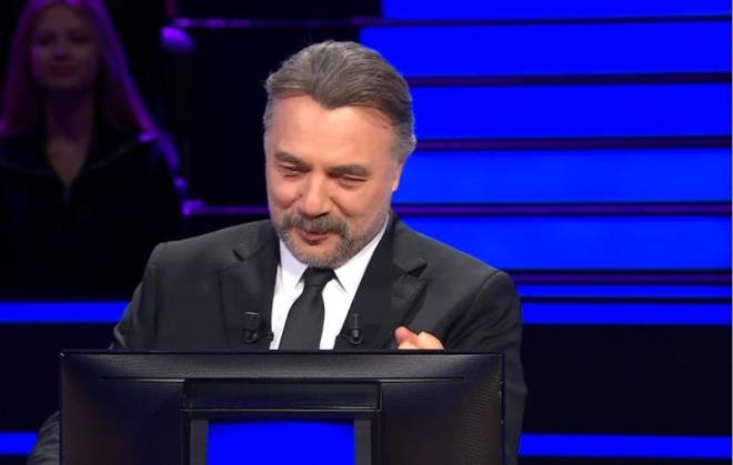 Tan�t�m fragman�n�n yay�nlanmas�yla birlikte program b�y�k merak uyand�r�rken, Y�lba�� �zel b�l�m�nde yar��acak �nl� isimler de netlik kazand�. E�lencenin dozunun y�ksek olaca�� bu �zel gecede, izleyicileri hem bilgilendiren hem de g�ld�ren anlar bekliyor.