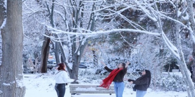 Etraf beyaza b�r�nd�: Yurttan kar manzaralar�