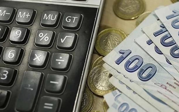 Hazine ve Maliye Bakanl��� Gelir �daresi Ba�kanl���n�n Veraset ve �ntikal Vergisi Kanunu Genel Tebli�i, Motorlu Ta��tlar Vergisi Genel Tebli�i, Har�lar Kanunu Genel Tebli�i ve Gelir Vergisi Genel Tebli�i, Resmi Gazete'nin 5. m�kerrer say�s�nda yay�mland�. Buna g�re Hazine ve Maliye Bakanl���nca 2026 y�l�nda uygulanacak vergi, har� ve di�er maktu tutarlar a��kland�. 2025 y�l� i�in&nbsp;yeniden&nbsp;de�erleme&nbsp;oran� y�zde 25,49 olarak ger�ekle�mi�ti.