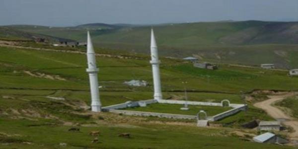 Ylda bir ka kez kullanlacak bir cami iin ok fazla para harcamayp iki minare dikmek karadeniz yaylalarnda karsna kabilecek nadir br yap.