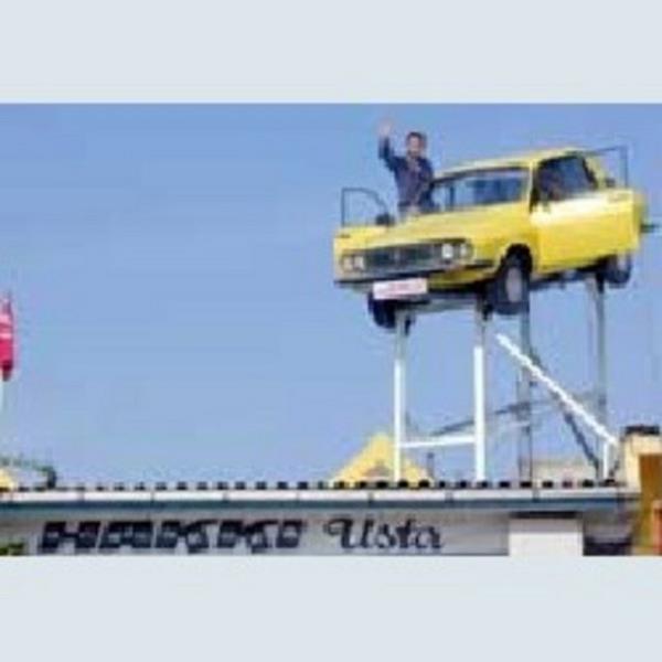 Arabay herkesin grebilecei bir yere asp reklam yapmak gzel bir dnce olmu.