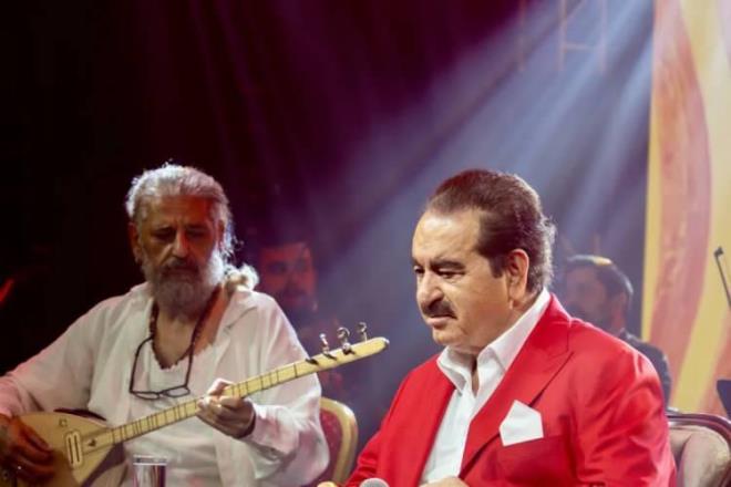 �nl� t�rk�c� <strong>�brahim Tatl�ses, yeni y�la G�rcistan'�n Batum �ehrinde verdi�i konserle girdi.&nbsp;</strong>