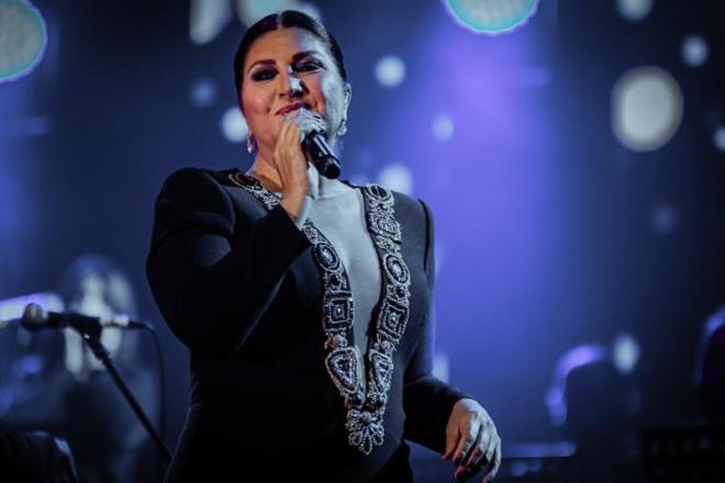 <p><b>S�BEL CAN L�KS REZ�DANSA SERVET �DED�</b></p><p><b><br></b></p><p><b>Kesenin a�z�n� a�an Sibel Can, torunu i�in ald��� bu eve tam� tam�na 2 milyon dolar yani 86 milyon 75 bin lira �cret �dedi.</b></p>