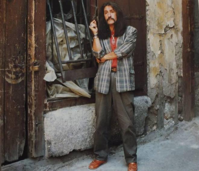 <strong>Daha �nce verdi�i r�portajlar�nda da me�hur b�y��� hakk�nda konu�an Man�o'nun bunun bir stil aray���ndan �ok, ya�ad��� kazan�n ard�ndan geli�en do�al bir s�re� oldu�unu dile getirdi�i ortaya ��kt�.</strong>