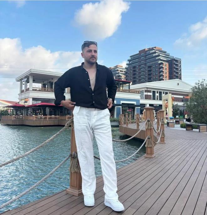 <b data-path-to-node="5" data-index-in-node="0">Hastanede Yap�lan T�m M�dahalelere Ra�men Kurtar�lamad�</b>  Olay yerine gelen sahil g�venlik, itfaiye ve sa�l�k ekiplerince denizden ��kar�lan Kemal U�ur, ilk m�dahalesinin ard�ndan ambulansla hastaneye sevk edildi. Ancak talihsiz gen�, doktorlar�n t�m �abalar�na ra�men kurtar�lamayarak ya�am�n� yitirdi.