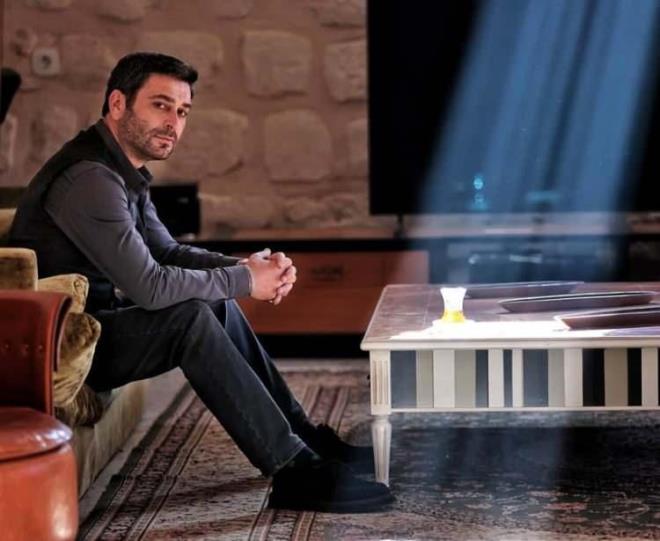 <strong>Kanal D ekranlar�n�n reyting rekortmeni dizisi "Uzak �ehir"de oynad��� "Cihan" karakteriyle b�y�k be�eni toplayan Ozan Akbaba, son d�nemlerin en s�k konu�ulan isimlerinden biri.</strong>