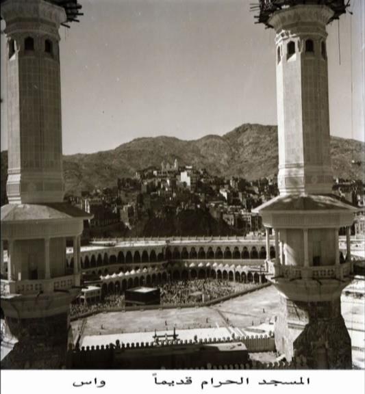 Allah'n evi Kabe'yi ziyaret eden Mslmanlar, Arafat'a kyor, Mina'da eytan talyor, kurbanlarn kesip hac oluyor.