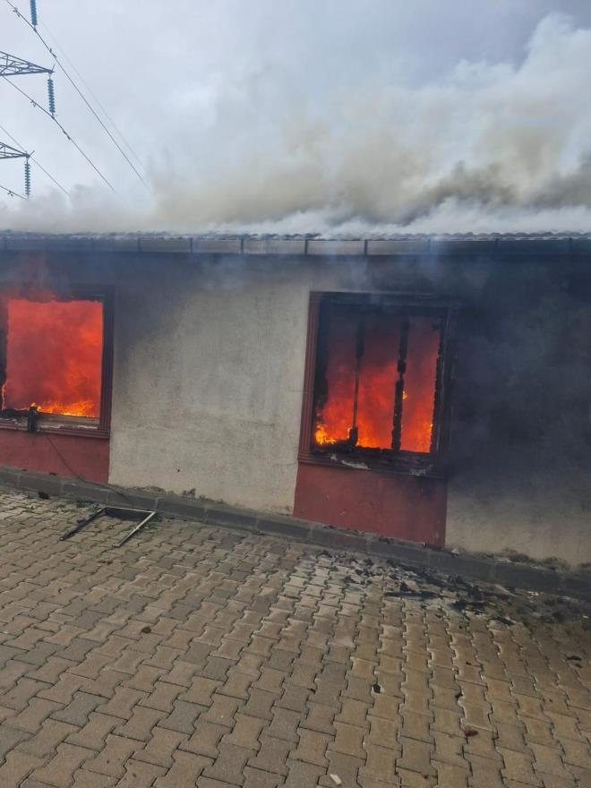 <b data-path-to-node="6" data-index-in-node="0">Tek Bir Mahallede 186 Evin �at�s� Hasar G�rd�</b>  Yap�lan ilk resmi tespitlere g�re, Cumhuriyet Mahallesi'nde tam 186 binan�n �at�s� u�tu veya a��r hasar ald�. Mahalle sakinleri, f�rt�nan�n ard�ndan evlerinin a��kta kalan k�s�mlar� nedeniyle ma�duriyet ya��yor.