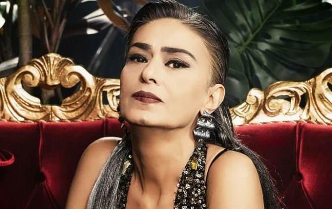 "NAZARA �OK �NANIRIM"    �nl� �ark�c�, s�zlerine ?Bu y�zden nazara �ok inan�r�m, �zerimde hep ��rek otu ta��r�m. ��nk� ��rek otu ta��yan kimseye nazar de�mezmi�? diye devam etti.