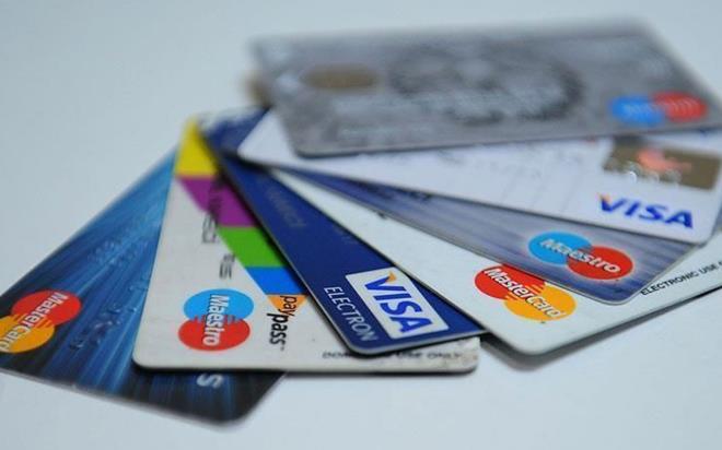 Bankalar, kredi kararlar�nda sadece skoru de�il, m��terilerin son aylardaki finansal davran��lar�n� da belirleyici hale getirdi. Yeni sistemle hesap hareketleri yapay zeka taraf�ndan detayl�ca analiz ediliyor.