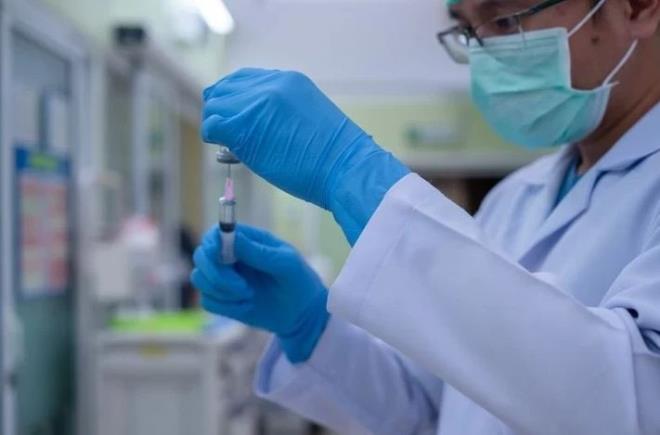 Bir haftaya kadar s�rebilen y�ksek ate� ve nefes darl���na yol a�an �iddetli �ks�r�k en s�k g�rd���m�z belirtiler aras�nda. Ate� �o�u vakada be� ila yedi g�n s�rebiliyor.    �ocu�unuzda belirtiler h�zla k�t�le�ir, nefes almakta zorlanma, belirgin halsizlik ya da susuzluk bulgular� geli�irse vakit kaybetmeden en yak�n acil servise ba�vurun."