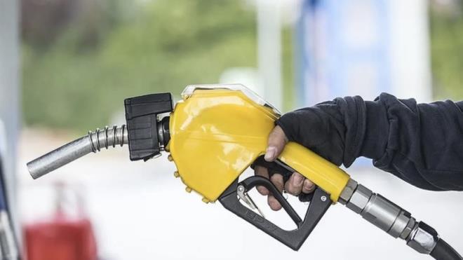 MOTOR�NE 93 KURU� �ND�R�M<br>  Motorin fiyatlar�na cumartesi g�n�nden itibaren ge�erli olmak �zere 93 kuru� indirim geldi. ��te 10 Ocak 2026 g�ncel akaryak�t fiyatlar�...