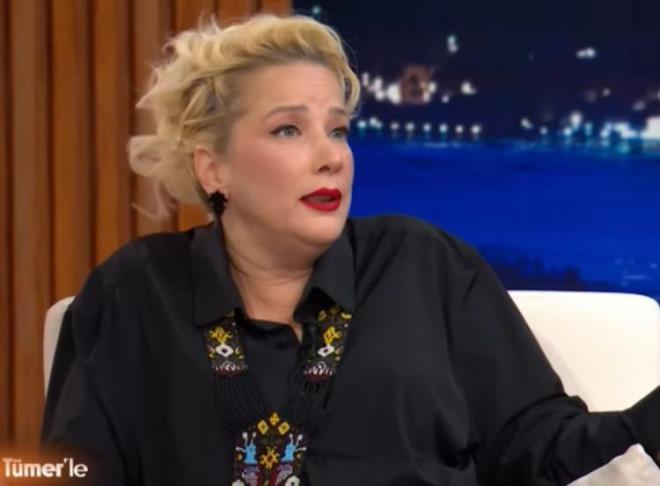 <p><span style="color:#B22222"><strong>"BEN�M �ALTER ATTI"</strong></span></p>    <p><em><strong>"Ben g�nde 12-14-16 saat �al��amam. Onlar eskiden, o cahil zaman�mdayd�. Sonra o yorgunlu�u, o bedenen t�kendi�in durumu, daha do�rusu kar�� taraf�n bunun k�ymetini bilmedi�ini g�rd���nde diyorsun ki; 'Ben senin k�len de�ilim, biz birlikte bir i� yap�yoruz, bunun da birtak�m kurallar� var'. Yani a� biila�, so�ukta ���y�p s�cakta terleyip, sette 16 saat �al��t�r�l�p, sonra da bunu yapmaya mecburmu�um gibi davran�l�nca benim �alter att�."</strong></em></p>