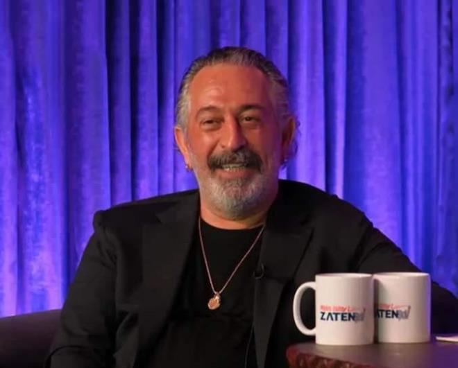 <p>Sunucu Melis ��iten'in bu iste�e nas�l kar��l�k verdi�ini sormas� �zerine Y�lmaz, �u ifadeleri kulland�:</p>    <p><em><strong>"�nsanlar�n istekleri olur. Bu ger�ek bir hayat hik�yesi; benden b�yle bir �ey istedi. Yapmad���m i�in de dar�lm�� olabilir. �stemesi do�ru ama benim de bunu yapmak istememem en do�al hakk�m."</strong></em></p>