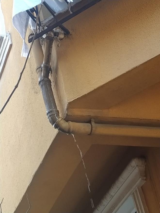 <b data-path-to-node="3" data-index-in-node="0">Ya��� ve �n�aat �al��malar� Duvar� Yerle Bir Ett�</b>  Ey�psultan Merkez Mahallesi'nde bulunan 5 katl� bir binan�n biti�i�indeki istinat duvar�, �iddetli ya���lar�n etkisiyle cumartesi g�n� b�y�k bir g�r�lt�yle ��kt�. Duvar�n ��kmesinde, �evre binalar�n borular�ndan akan sular�n ve b�lgede devam eden yo�un in�aat �al��malar�n�n da etkili oldu�u iddia edildi.