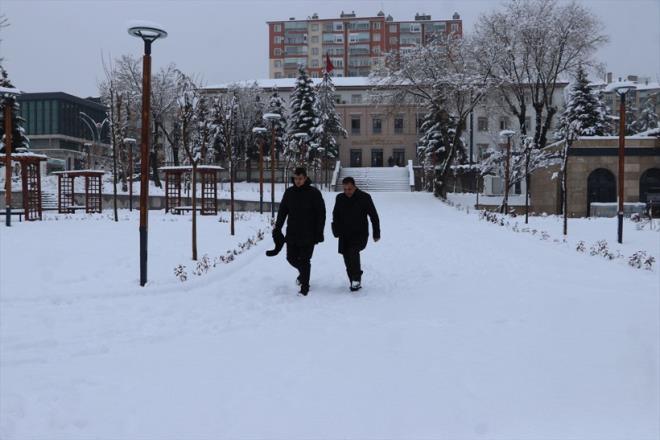 K�tahya, Gediz-4,4<br>Bayburt, Ayd�ntepe-4,3<br>Siirt, Pervari-4,3<br>Afyonkarahisar, �uhut-4,2<br>�orum, Karg�-4,2<br>Ankara, �aml�dere-4<br>Sinop, Ayanc�k-4