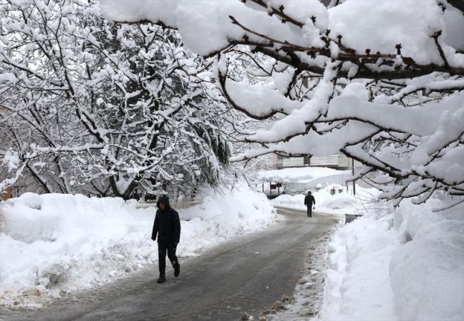 <p>A�r�, Ta�l��ay -11,9</p>  <p>Erzurum, Paland�ken -10,1</p>