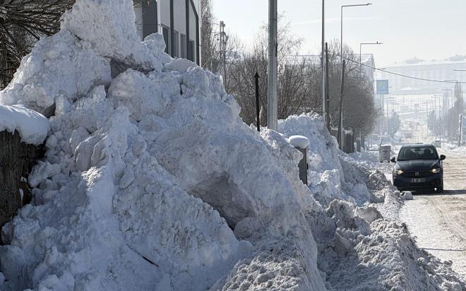 So�uk ve ya���l� havan�n etkisini s�rd�rd��� yurtta, d�n 70 ilde termometreler s�f�r�n alt�n� g�sterirken, en d���k s�cakl�k  -19,9 ile ya�and�.