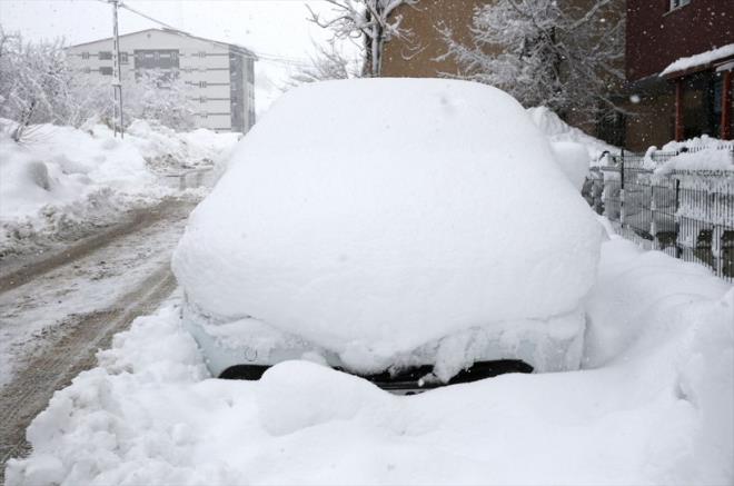 T�rkiye'de d�n en d���k s�cakl�k Van'�n �ald�ran il�esinde s�f�r�n alt�nda 19,9 derece olarak �l��ld�.&nbsp;Termometrelerin s�f�r�n alt�nda g�sterdi�i il ve il�eler ��yle: