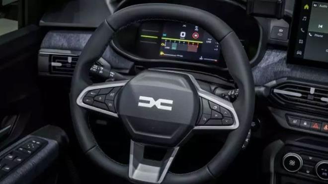 Sandero, direkt enjeksiyonlu 3 silindirli turbo TCe 100 motoru ve 6 ileri manuel �anz�manla birlikte s�r�� keyfini performansla birle�tiriyor.