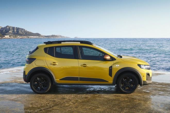 10 in� dokunmatik ekranl� multimedya, radyo, USB kablosu veya Wi-Fi �zerinden kablosuz ak�ll� telefon yans�tma, Bluetooth ba�lant�s�, direksiyon kumandas�, 4 hoparl�r, �nde 3 adet ve orta konsolun arkas�nda 1 adet USB-C giri�i kullan�ma sunuluyor.&nbsp;