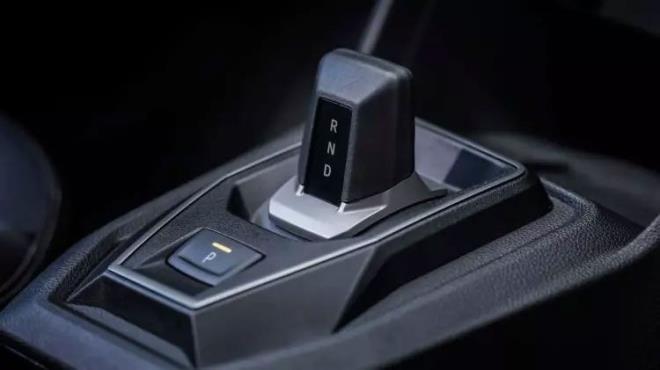 Yeni Dacia Sandero, s�r�� g�venli�ini en �st seviyeye ��kar�yor.Versiyona ba�l� olarak Yeni Sandero'da �e�itli bilgi e�lence sistemleri sunuluyor.&nbsp;