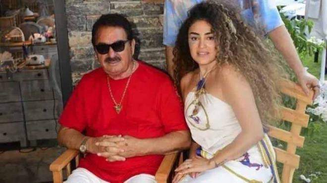 <strong>Ayn� �ekilde �brahim Tatl�ses de k�z�n�n kendisine Bodrum'da bir kahvalt� s�ras�nda kumanda f�rlatt���n� s�yleyerek solu�u mahkemede alm��t�.</strong>