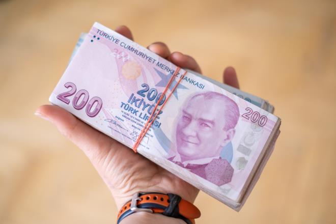 Toplu Konut �daresi Ba�kanl��� (TOK�) taraf�ndan y�r�t�len projelerde, ba�vuru s�recinin tamamlanmas�n�n ard�ndan yap�lan kura �ekimlerinde konut hakk� kazanamayan vatanda�lar�n �demeleri iade ediliyor. �adeler kura tarihinden itibaren ortalama 5 i� g�n� i�inde en ge� 1 hafta i�erisinde ba�vurunun yap�ld��� bankalar arac�l���yla ger�ekle�tiriliyor.