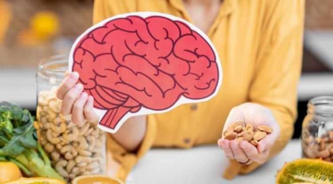 Keskin bir zihin ve uzun �m�rl� bir beyin sa�l���n�n s�rr�, taba��m�zdaki tercihlerde gizli. D�nyaca �nl� n�rolog ve sinirbilimciler, beyin sa�l���n� korumak i�in mutlaka uzak durulmas� gereken 6 pop�ler g�day� a��klad�.
