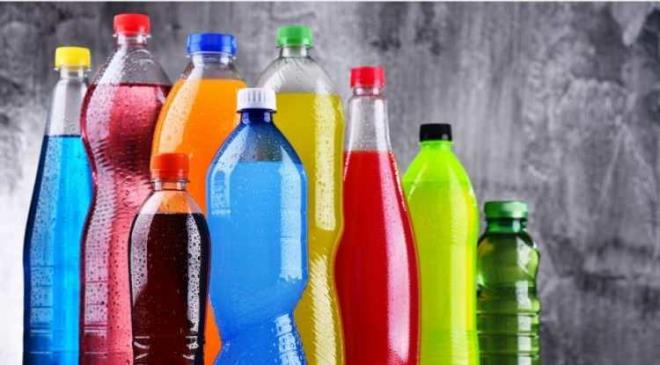 2. GAZLI ��ECEKLER  <br>  Y�ksek oranda ilave �eker (�zellikle fruktoz), yapay tatland�r�c�lar ve asit i�eren gazl� i�eceklerin zararlar�na vurgu yapan N�rolog Dr. Shaheen Lakhan, gazl� i�ecekleri "beyin i�in en zararl� g�da maddelerinden biri" olarak tan�ml�yor.