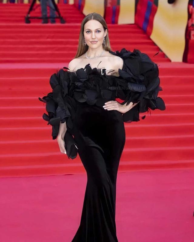 Meryem Uzerli, Joy Awards 2026'ya Global Davetli stat�s�yle kat�ld�.