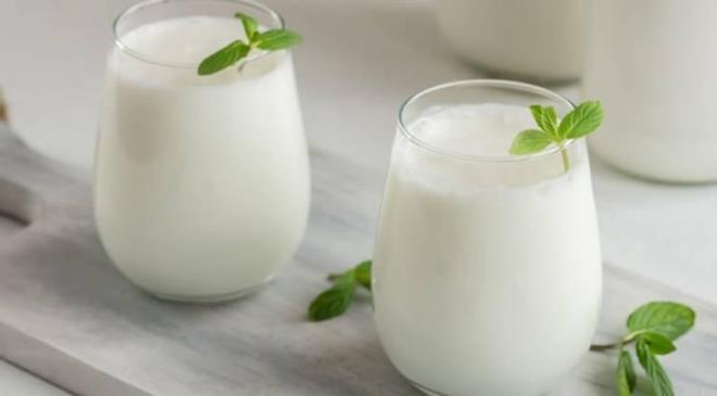 AYRANIN ���NE B�R KA�IK KURU NANE EKLEY�N  <br>  Neredeyse her yemekle e�siz bir uyum yakalayan geleneksel i�ece�imiz ayran, arad���m�z ��z�m yolu olabilir.