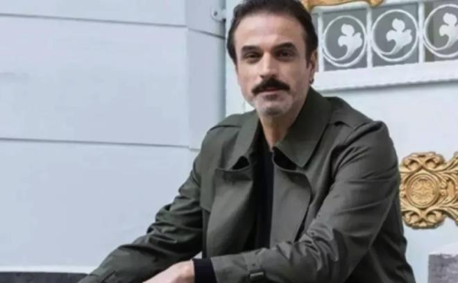 <p><strong>Umut �zkan, �u ifadeleri kulland�:</strong></p>  <p>"Kamuoyunu bilgilendirme ve ya�anan durumu yeniden kamuoyuyla payla�ma gere�i duymaktay�m. A�abeyim Ufuk �zkan'da �st solunum yolu enfeksiyonu geli�mi� olup, yap�lan tetkikler sonucunda �nfluenza A testleri pozitif ��km��t�r. Doktorlar�m�z, bu enfeksiyonun mevcut karaci�er yetmezli�ini a��rla�t�rma riski ta��d���n� �zellikle vurgulamaktad�r.</p>