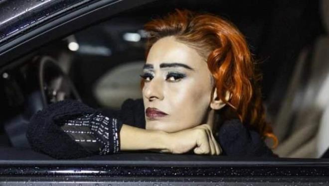 �ahs�na m�nhas�r stili ve enerjik performans�yla haf�zalara kaz�nan �nl� �ark�c� Y�ld�z Tilbe, s�n�rlar� zorlayan tarz� ve olay a��klamalar�yla s�k s�k g�ndemde geliyor.