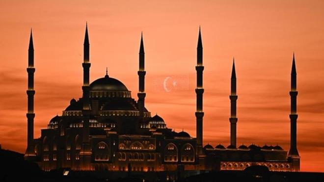 �aban ay�, kameri aylar�n sekizincisi ve �� aylar�n ikincisi olarak manevi a��dan b�y�k bir de�ere sahiptir. Bu ay�n fazileti kullar�n amellerinin �lemlerin Rabbine arz edildi�i m�barek bir zaman dilimi olmas�d�r. Peygamber Efendimiz (s.a.v.), �aban ay�na verdi�i �nemi,<strong>"Recep Allah'�n, �aban benim, Ramazan ise �mmetimin ay�d�r"</strong>buyru�uyla ifade etmi�tir.