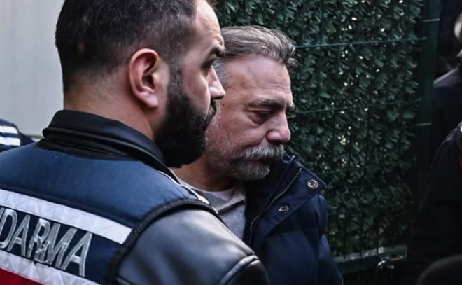 Hakk�ndaki g�ndem olan �arp�c� iddialarla �ok konu�ulan Oktay Kaynarca'n�n, uyu�turucu test sonu�lar� negatif ��kt�. Test sonu�lar�n�n negatif ��kmas�n�n ard�ndan �nl� oyuncu dikkat �eken a��klamalarda bulundu. Konuya dair sert s�zlerle kendini ifade eden �nl� oyuncunun a��klamas� k�sa s�re i�inde �zellikle sosyal medyada b�y�k yank� uyand�rd�. Bak�n Oktay Kaynarca, uyu�turucu test sonucunun negatif ��kmas�n�n ard�ndan neler s�yledi...