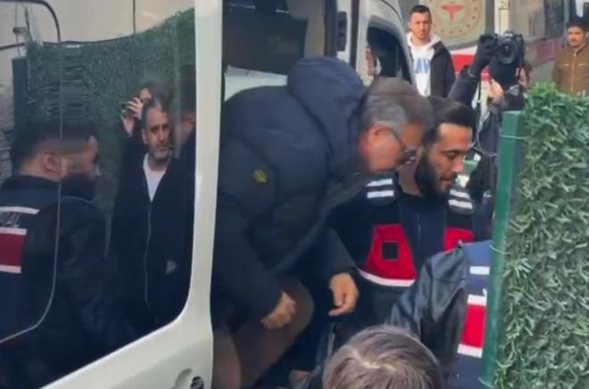 Geli�melerin ard�ndan sosyal medyada �e�itli iddialar�n dola��ma sokulmas� �zerine sessizli�ini bozan Kaynarca, ki�isel sosyal medya hesab�ndan dikkat �eken bir payla��m yapt�.&nbsp;