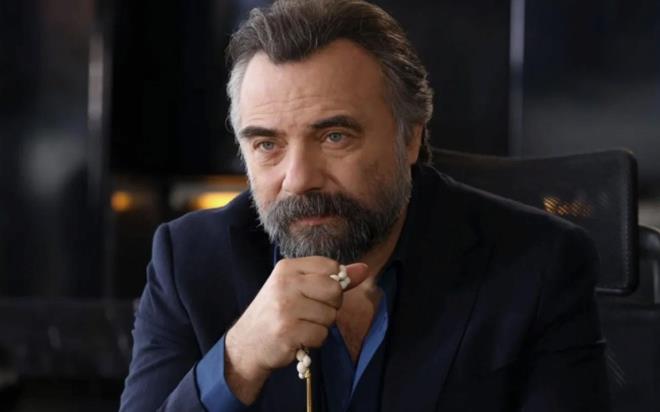 Uyu�turucu soru�turmas� kapsam�nda ad� g�ndeme gelen ve yap�lan testlerin sonu�lanmas�n�n ard�ndan Oktay Kaynarca sessizli�ini bozdu. Sosyal medyada hakk�nda ortaya at�lan iddialara sert ifadelerle kar��l�k veren �nl� oyuncunun a��klamas� k�sa s�rede b�y�k yank� uyand�rd�. Bak�n Oktay Kaynarca, hangi s�zleriyle olay oldu....