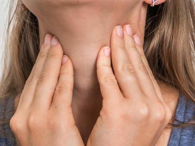 T�RO�D KANSER�N�N EN YAYGIN G�R�LEN�  <br>Papiller tiroid kanseri, tiroid kanserleri aras�nda en yayg�n ve en yava� ilerleyen t�rlerinden bir tanesi olarak biliniyor. Bu kanser, �zellikle 30-50 ya� grubu aras�ndaki kad�nlarda s�k g�r�l�rken, erken m�dahale ile y�ksek oranda ba�ar�l� sonu� verebiliyor.