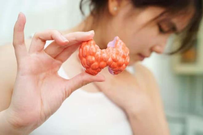 Kan testleri normal ��kan Hannah Sheridan'a yakla��k bir ay sonra doktorlar� taraf�ndan papiller tiroid kanseri te�hisi koyuldu.