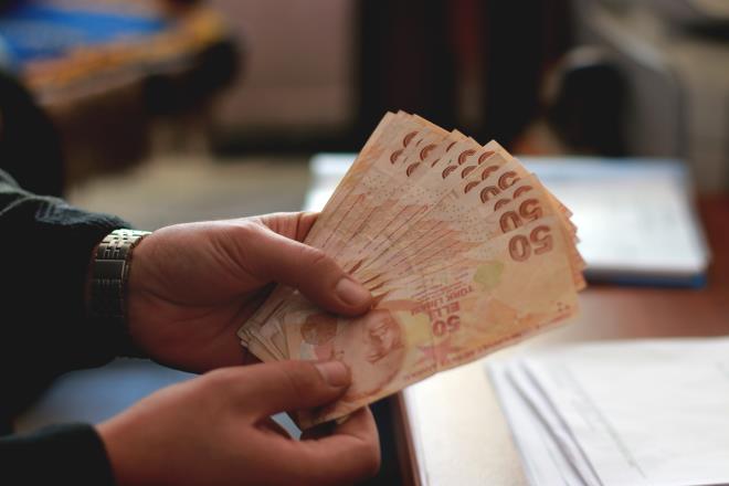 Planlanan bak�m sigortas�, mevcut sosyal g�venlik yap�s�na ek bir mekanizma olarak kurgulan�yor. Bu sayede vatanda�lar�n ya�land�klar�nda ortaya ��kan bak�m ihtiyac� ile sa�l�k harcamalar�n�n sistematik bi�imde kar��lanmas� ama�lan�yor.