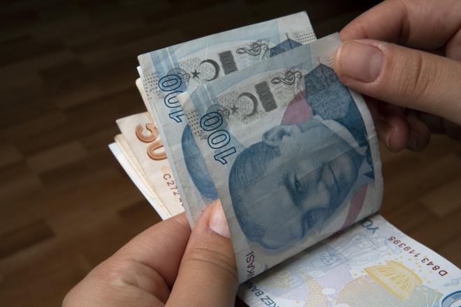 Sistemin finansman�nda ise hem vatanda� primlerinin hem de devlet katk�s�n�n yer almas� planlan�yor. Devlet katk�s�n�n zamana yay�lmas� ve primlerin uzun vadede �denmesi, uygulaman�n s�rd�r�lebilirli�ini art�ran unsurlar aras�nda g�steriliyor.