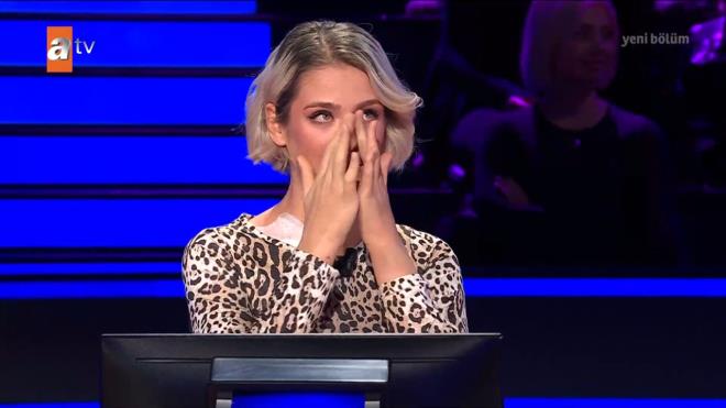 <p><strong>B�YOLOJ�K ANNES�NDEN OLUMSUZ YANIT</strong></p><p>Bahar, b�brek nakli ihtiyac� do�du�unda biyolojik annesiyle ileti�ime ge�ti�ini ancak ondan olumsuz yan�t ald���n� dile getirdi. Bu durumu, "Zaman�nda hi� anne olmay� se�memi� birinden b�brek istedi�imizde kendisi olumsuz sonu�land�" �eklinde ifade ederek ya�ad��� �z�nt�y� payla�t�.</p>