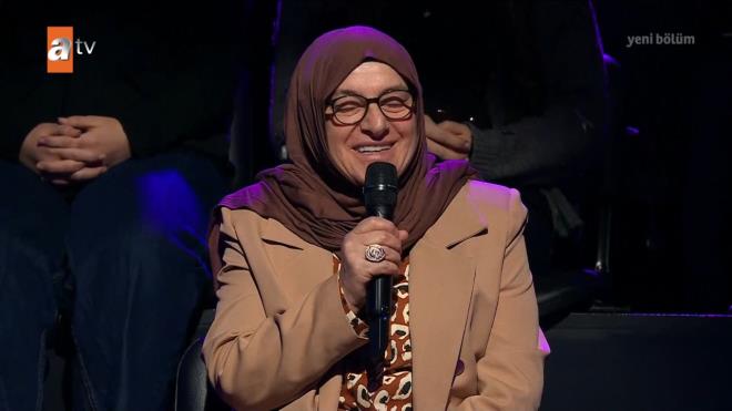 <p><strong>EVLAT ED�NME S�REC�</strong></p><p>Melahat Han�m, Bahar'� 43 ya��ndayken evlatl�k ald���n� ve onu "hay�rl� bir evlat" olarak yeti�tirmek i�in b�y�k �aba sarf etti�ini belirtti.</p>