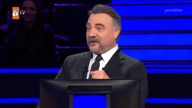 <p><strong>"B�YOLOJ�K ANNEM DON�R OLMAYI SE�MED�"</strong></p><p>Bi�er'in hayat�ndaki en b�y�k k�r�lma noktalar�ndan biri ise biyolojik ailesiyle olan s�reci oldu. Hen�z bebekken evlatl�k al�nan Bahar, b�brek nakli ihtiyac� do�unca biyolojik annesine ula�t���n� ancak bekledi�i deste�i bulamad���n� �u s�zlerle anlatt�:</p>