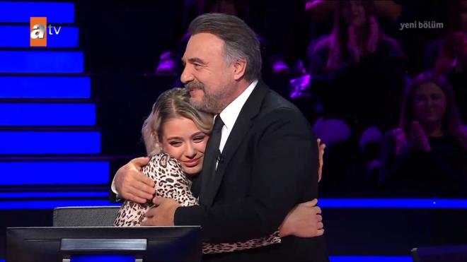 <p><strong>EN B�Y�K D�LE��</strong></p><p>K�z�n�n ya�ad��� b�brek yetmezli�i sorunu i�in <strong>"En b�y�k istedi�imiz sa�l���na kavu�mas�, in�allah bir an evvel uygun nakil bulunur"</strong>diyerek en b�y�k �nceli�inin Bahar'�n tedavisi oldu�unu s�yledi.</p>