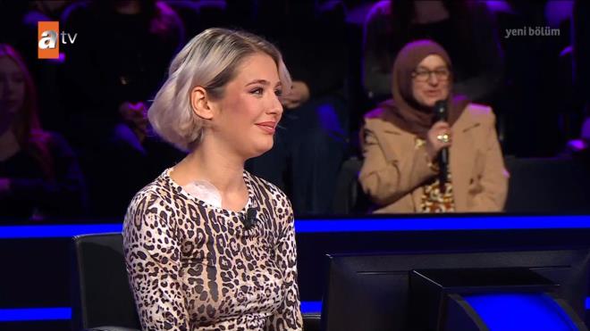 <p><strong>ANNEL�K TEMENN�S�</strong></p><p>Bahar'�n da kendi k�z� Defne'ye<strong>"hay�rl� bir anne"</strong> olmas� ve do�ru kararlarla mutlu bir hayat s�rmesi i�in dua etti�ini ifade etti.</p>