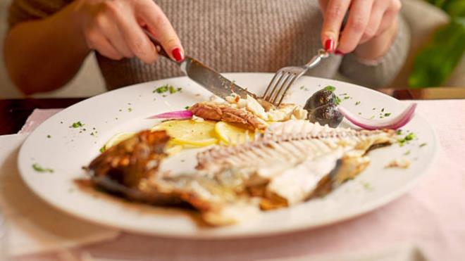 D�nyada bal�k ve deniz �r�nleri t�ketimi h�z kesmeden art�yor. Kabuklu deniz canl�lar�ndan somona kadar uzanan bu zengin besin grubu, hem lezzeti hem de besleyicili�i ile milyonlarca insan�n sofras�nda yer al�yor. ��te d�nyada en �ok bal�k t�keten �lkeler