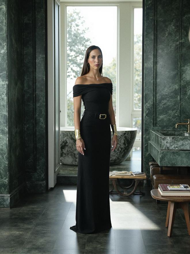 �nl� sanat�� H�lya Av�ar, bu aralar ekranlara d�n�� heyecan� ya�arken bir yandan da annelik gururu ya��yor.